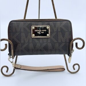 Michael Kors MK Monogram Jet Set Wristlet - EUC